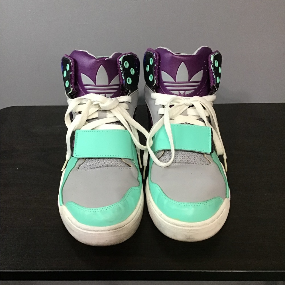 Rare men’s Adidas size 8 1/2